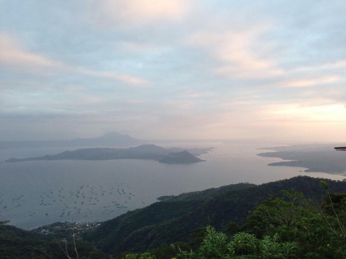 A Breath Taking View Of Taal Lake & Volcano Tagaytay City Exterior foto